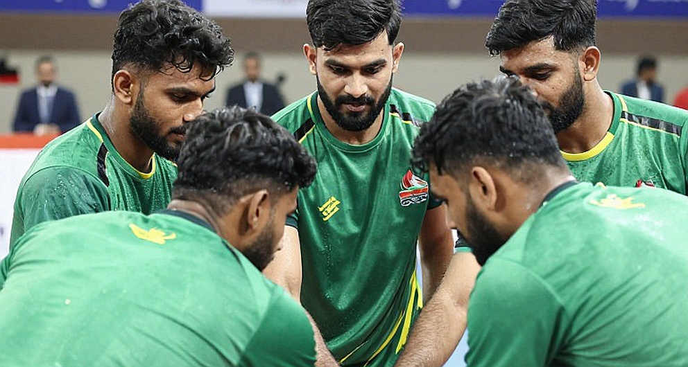 अहमदाबाद की पहली रात: इंग्लैंड के खिलाफ भारत का असली सवाल स्कोरबोर्ड नहीं, बेंच की गहराई है अहमदाबाद की पहली रात: इंग्लैंड के खिलाफ भारत का असली सवाल स्कोरबोर्ड नहीं, बेंच की गहराई है
